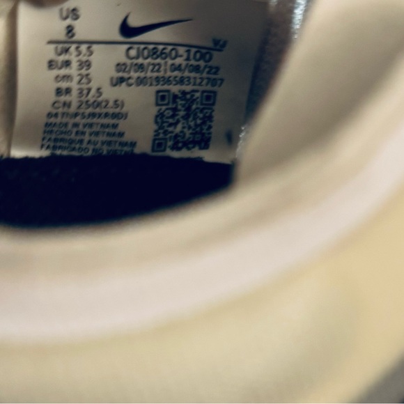 Nike - Picture 6 of 6